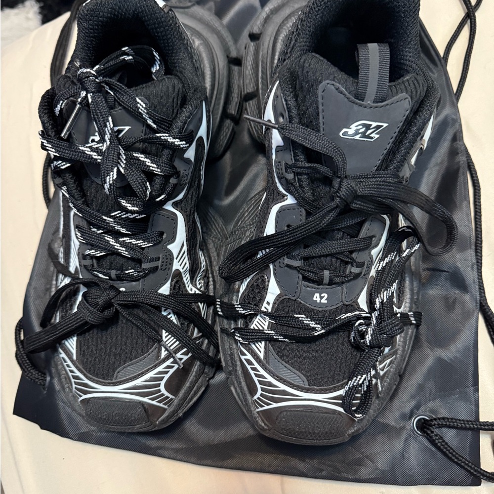 Balenciaga Black and White Men's Sneakers - Picture 2 of 6